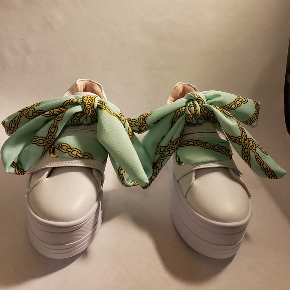 Platform sneakers - Picture 2 of 3